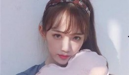 短发可爱女生网红吃瓜,可爱瞬间引网友热议