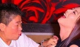 娱乐圈爆料名人是谁啊,揭秘神秘名人身份大揭秘